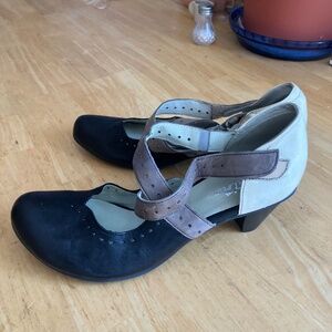 Brand New Never worn Mentha women’s Pumps